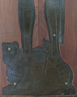 Photograph of lower part of the effigy